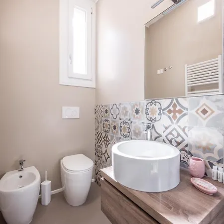 649 Mono Con Terrazzo Модена